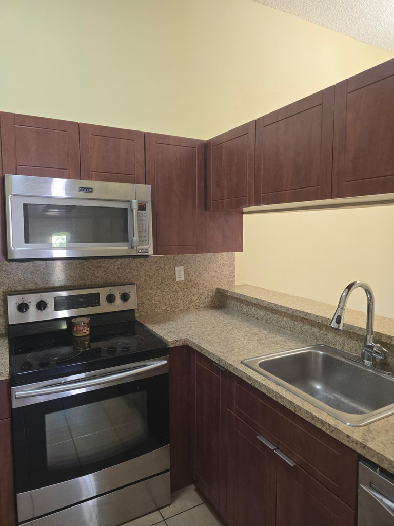 18310 Mediterranean Boulevard - Photo 14