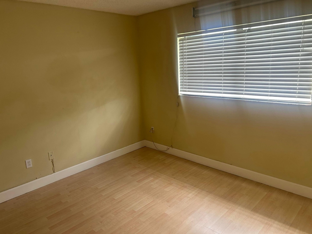 18310 Mediterranean Boulevard - Photo 8