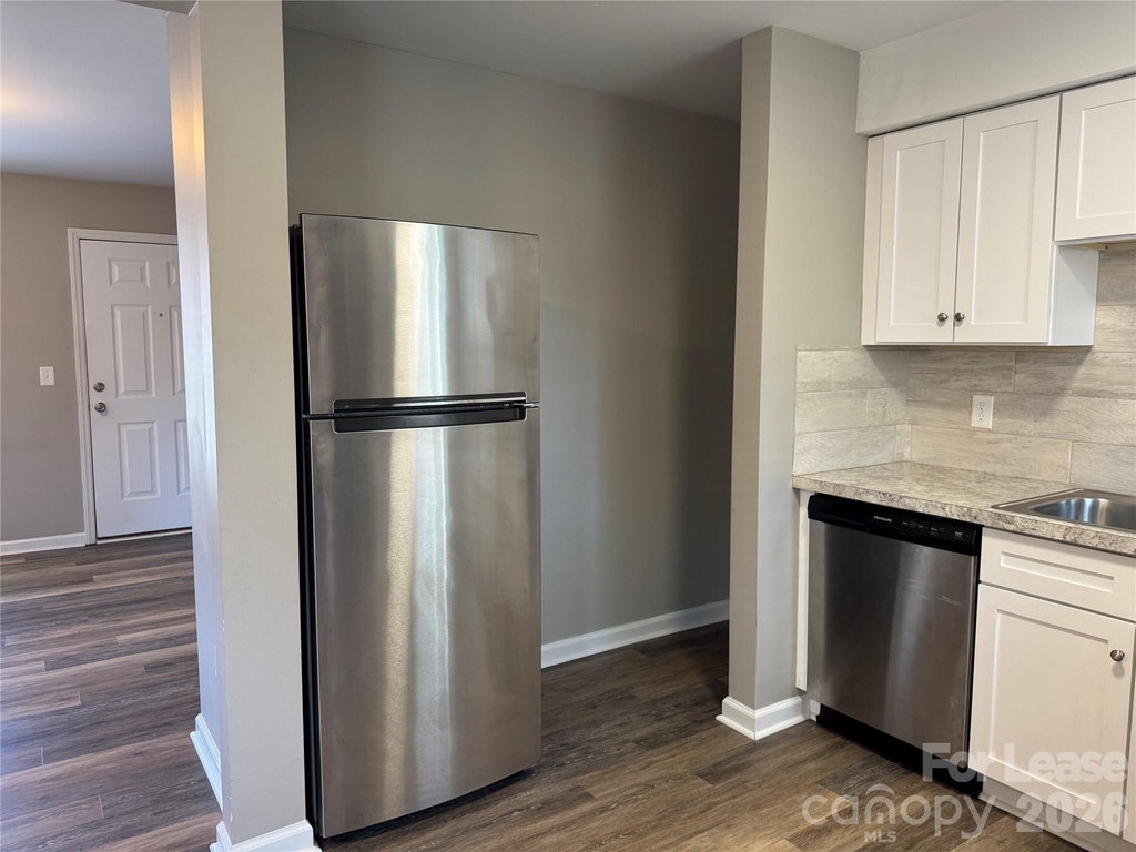 2335 Carmine Street - Photo 7