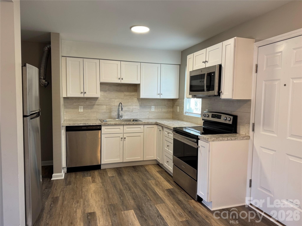 2335 Carmine Street - Photo 4