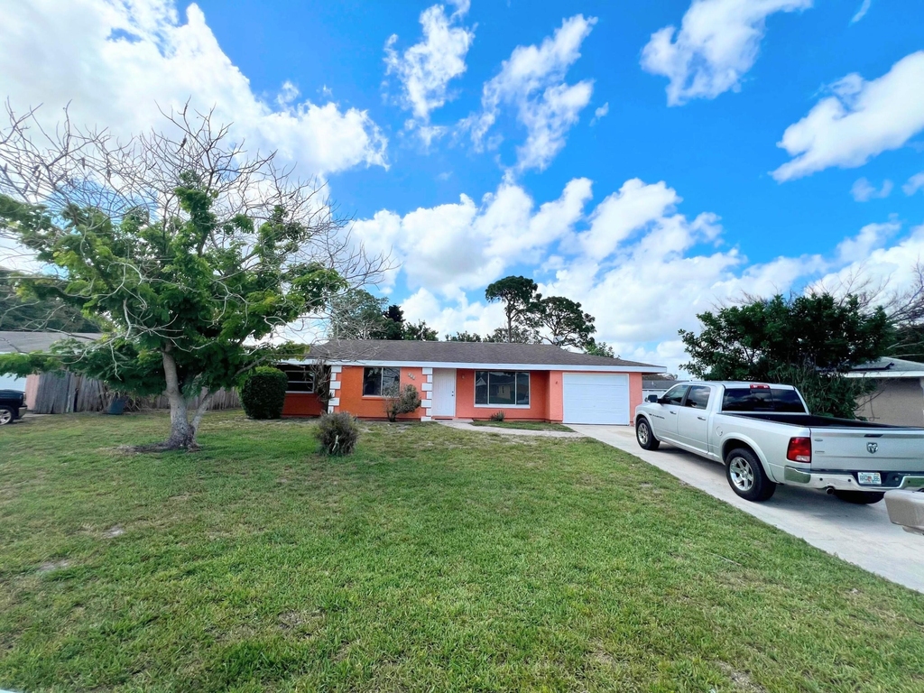 311 Sw Homeland Road - Photo 2