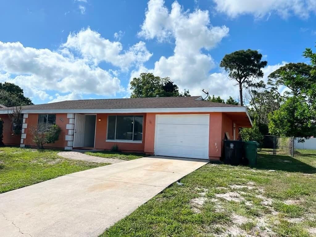 311 Sw Homeland Road - Photo 1