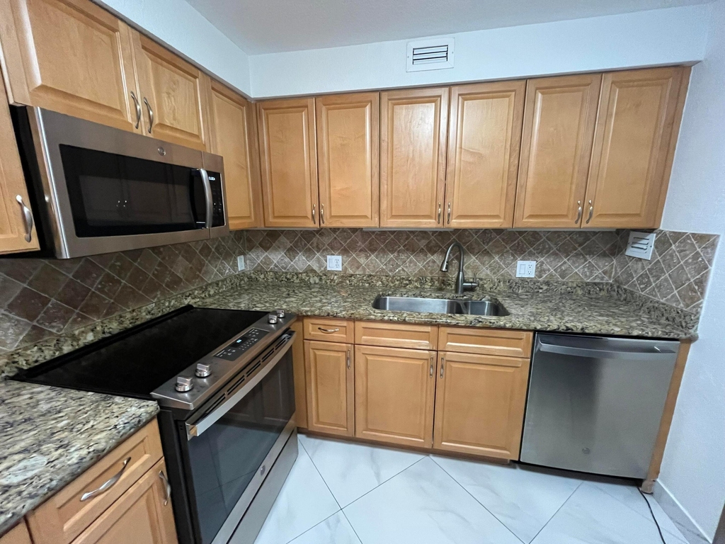 1000 Spanish River Road - Photo 11