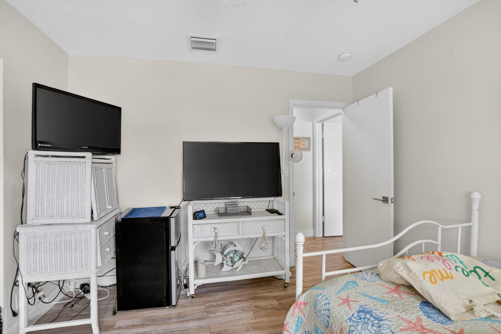 1050 Nw 13th Street - Photo 18