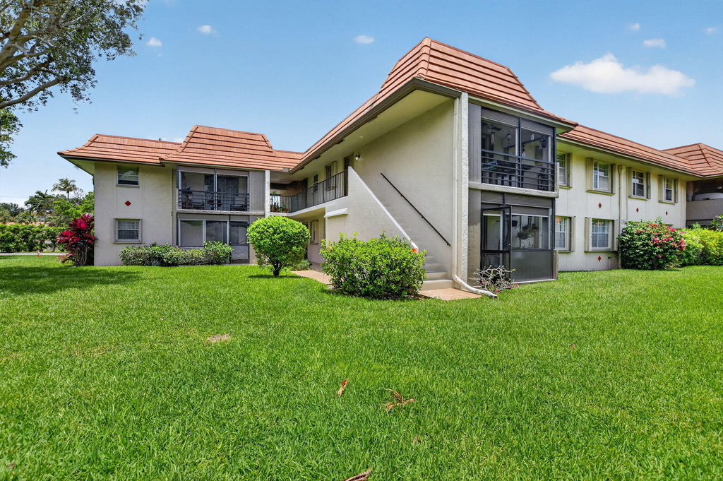 1050 Nw 13th Street - Photo 2