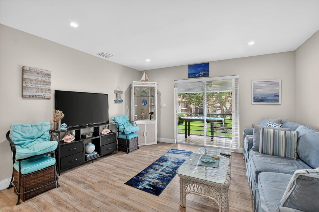 1050 Nw 13th Street - Photo 6
