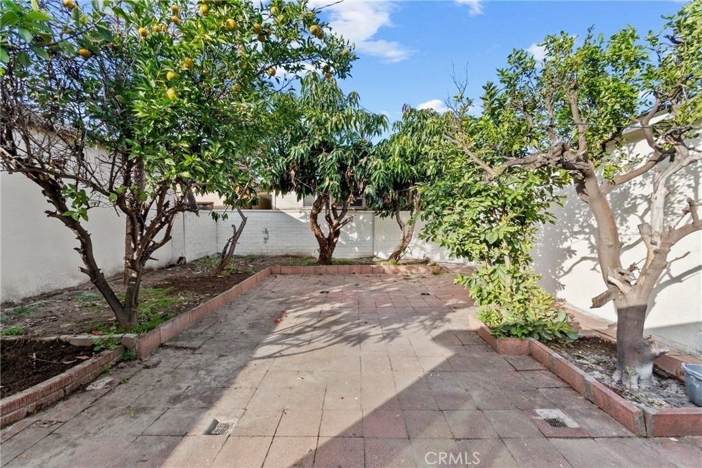 1421 E Norwood Place - Photo 4