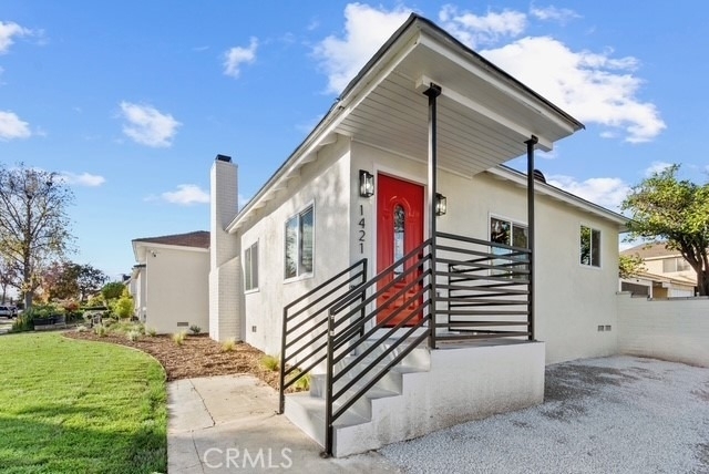 1421 E Norwood Place - Photo 1