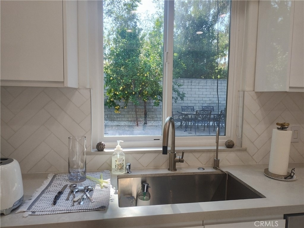 5711 Aura Ave - Photo 8