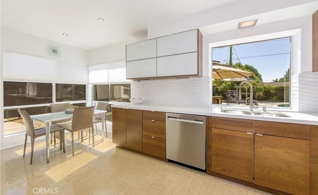 17548 Marilla - Photo 3