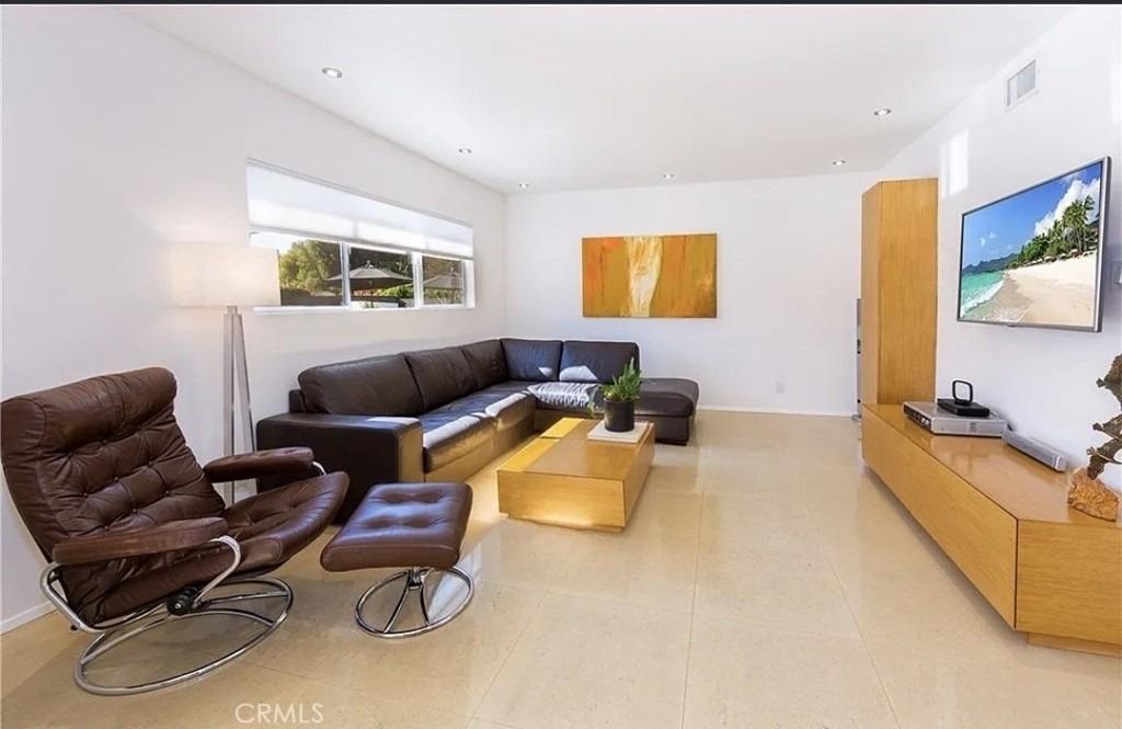 17548 Marilla - Photo 5