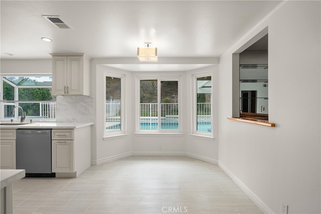 11861 Darby Avenue - Photo 4