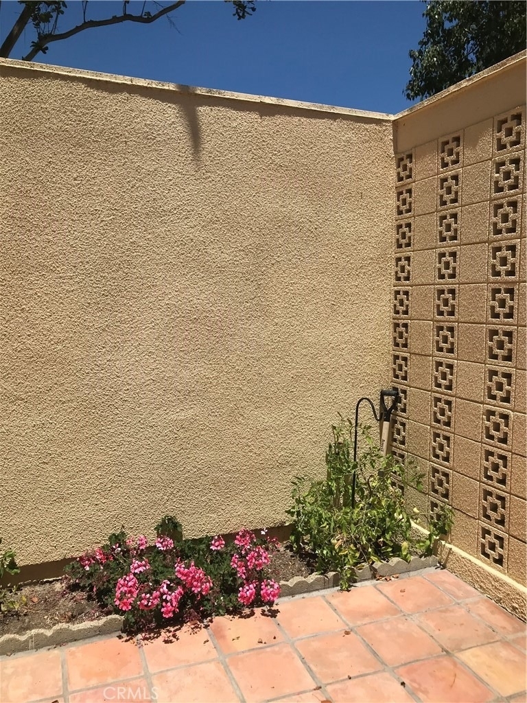 21 Avenida Castilla - Photo 3