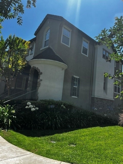 2 Benchmark - Photo 1