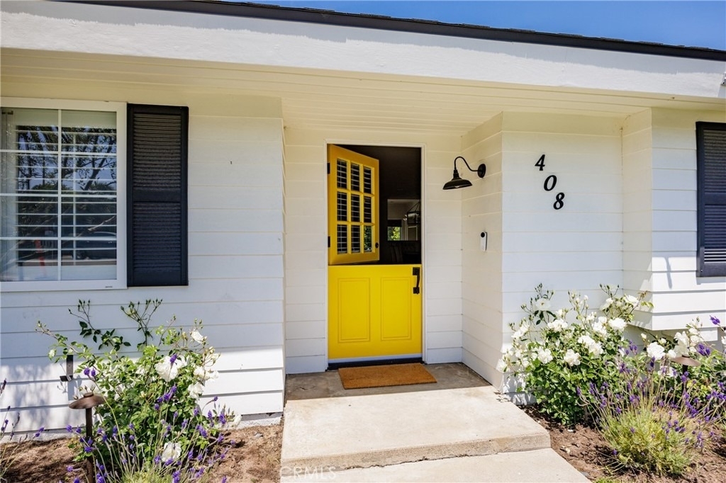 408 Flower Street - Photo 2