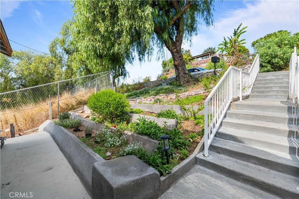 16572 E Buena Vista Avenue - Photo 2