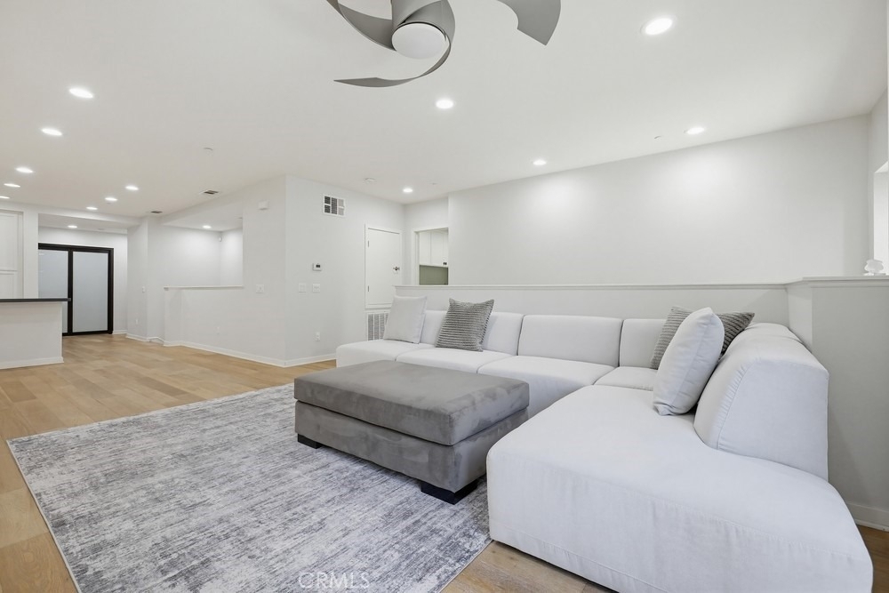 503 Rockefeller - Photo 1