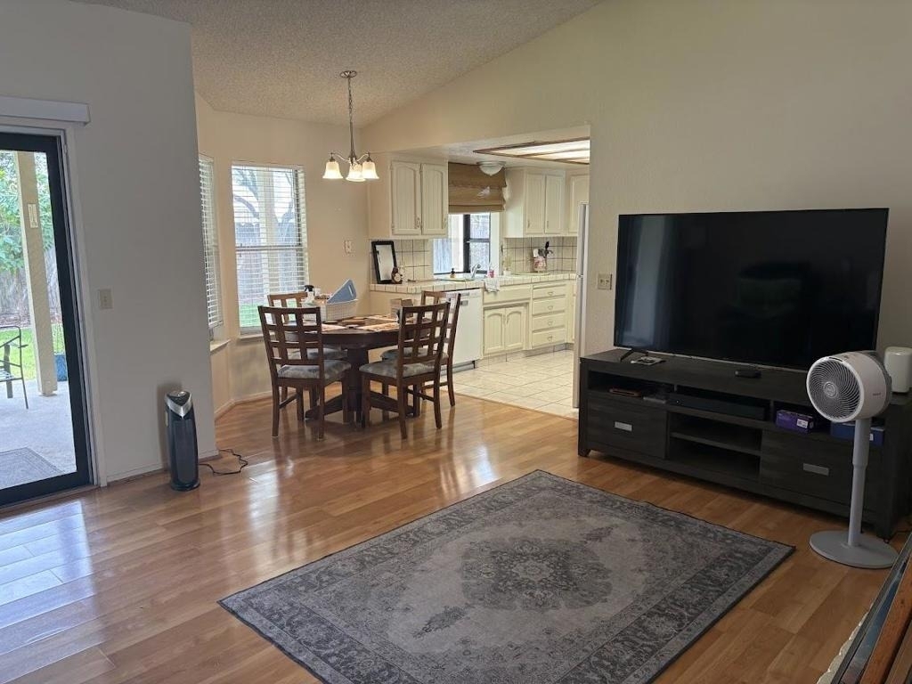 4062 Glendale Court - Photo 3