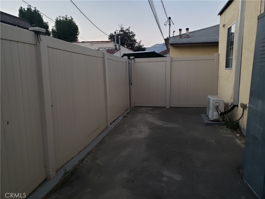 628 W California - Photo 14