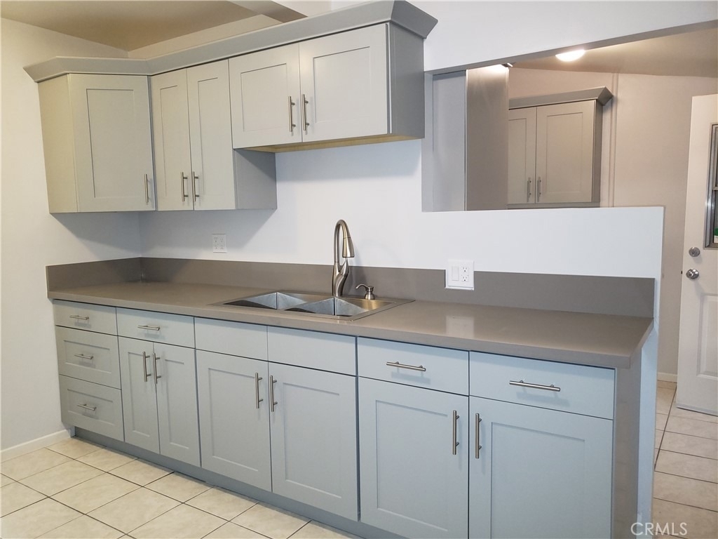 628 W California - Photo 9