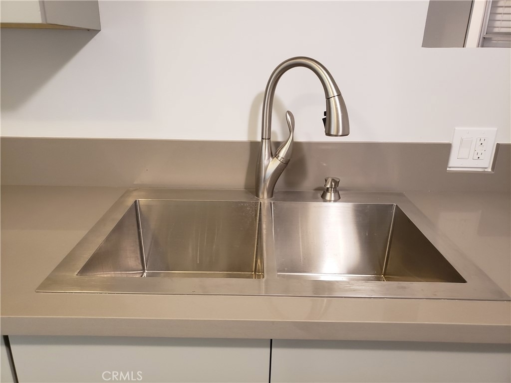 628 W California - Photo 11