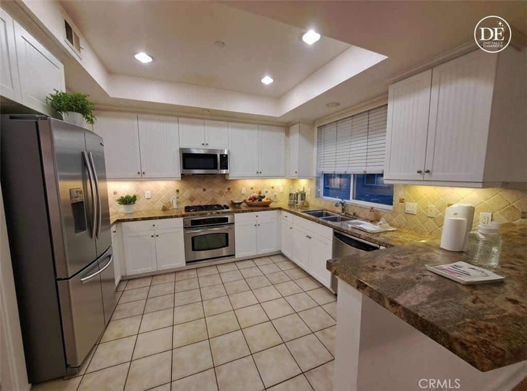 6300 Honolulu Avenue - Photo 13