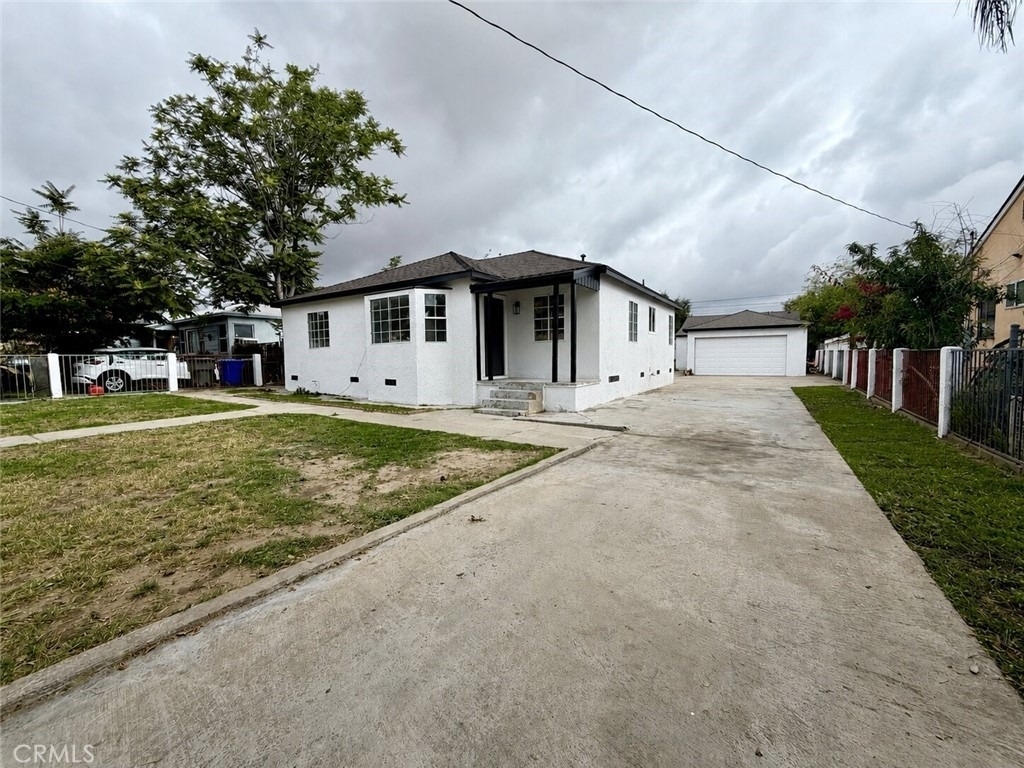 1356 W Trenton Street - Photo 0