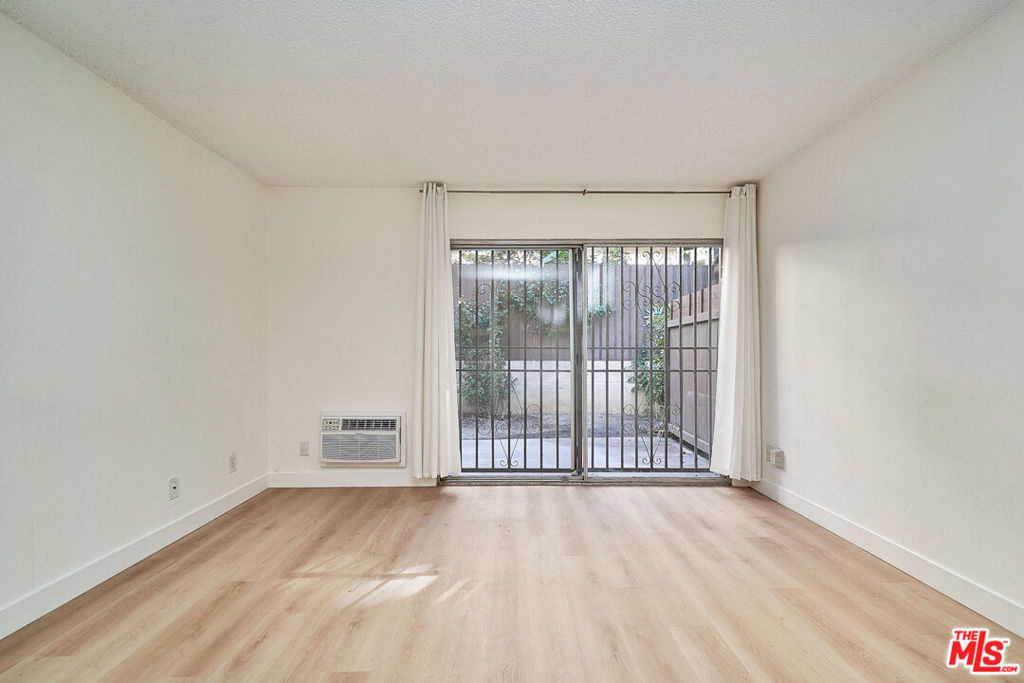 320 S Ardmore Avenue - Photo 10