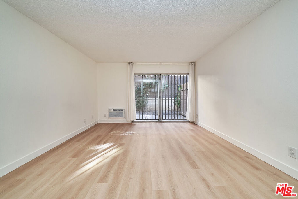 320 S Ardmore Avenue - Photo 3