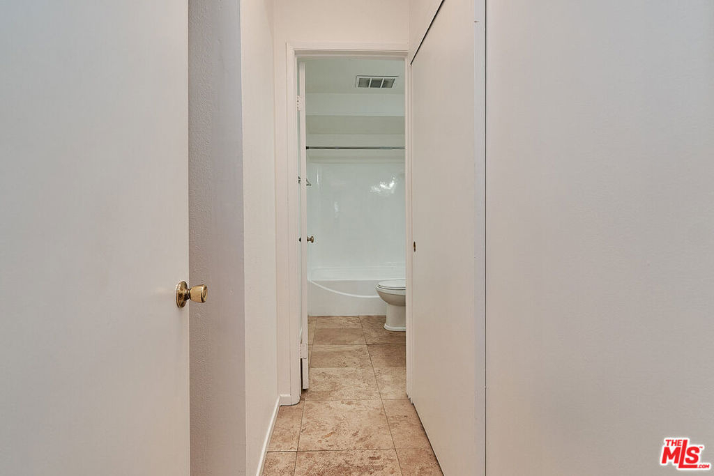 320 S Ardmore Avenue - Photo 12