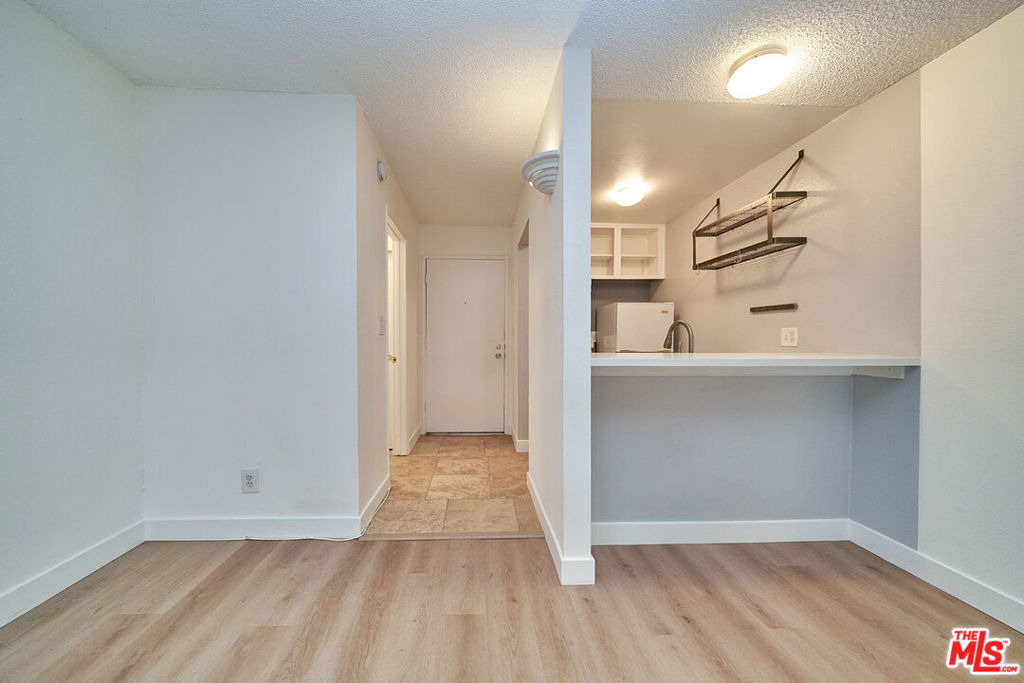 320 S Ardmore Avenue - Photo 9