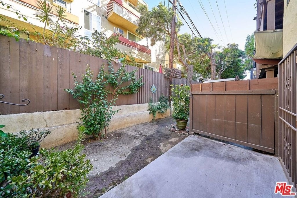 320 S Ardmore Avenue - Photo 14