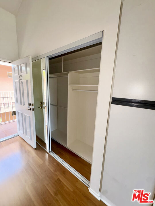 1221 Seward Street - Photo 4