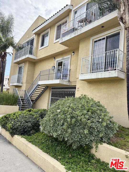 1221 Seward Street - Photo 0