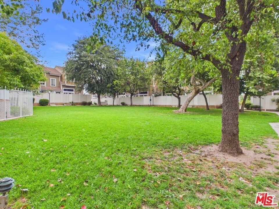 1937 Glenoaks Boulevard - Photo 24