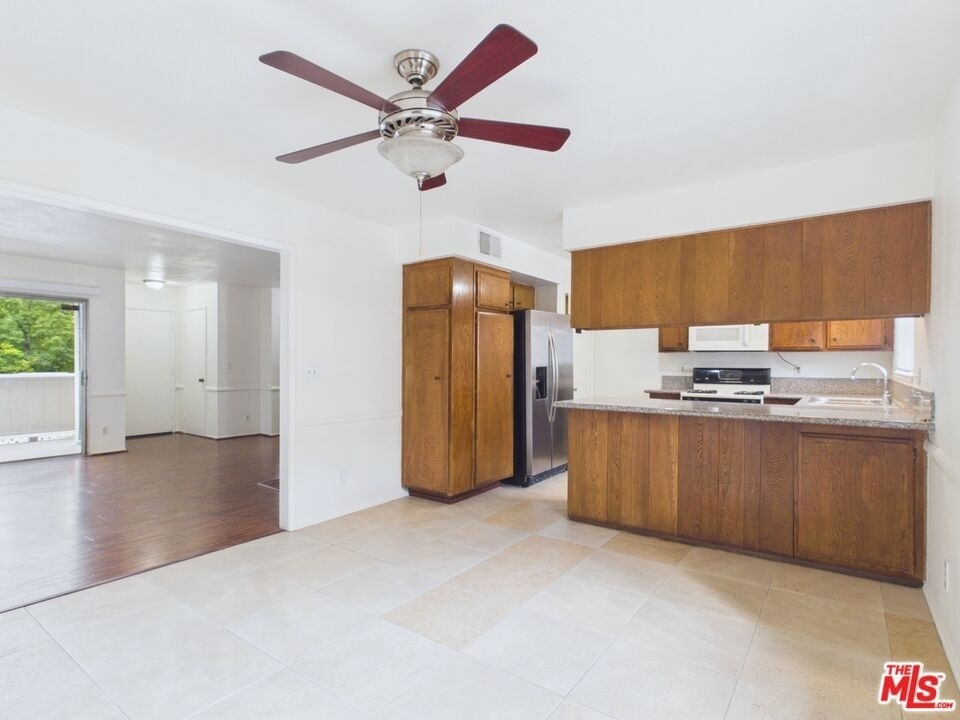 1937 Glenoaks Boulevard - Photo 11