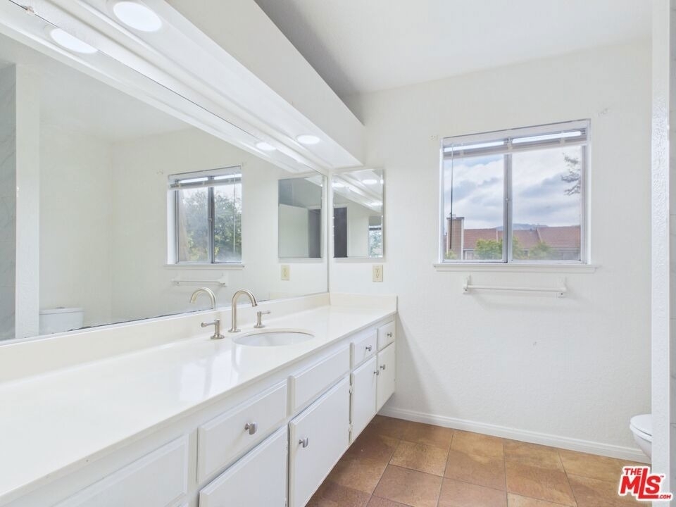 1937 Glenoaks Boulevard - Photo 19