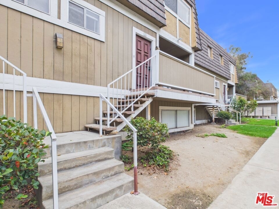 1937 Glenoaks Boulevard - Photo 22