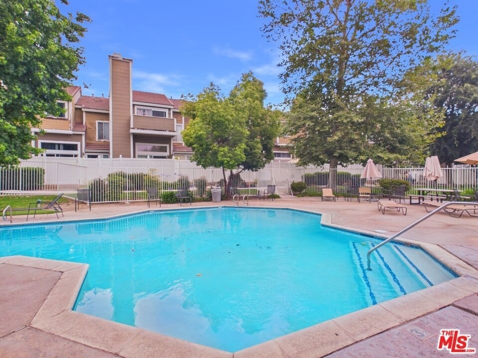 1937 Glenoaks Boulevard - Photo 23
