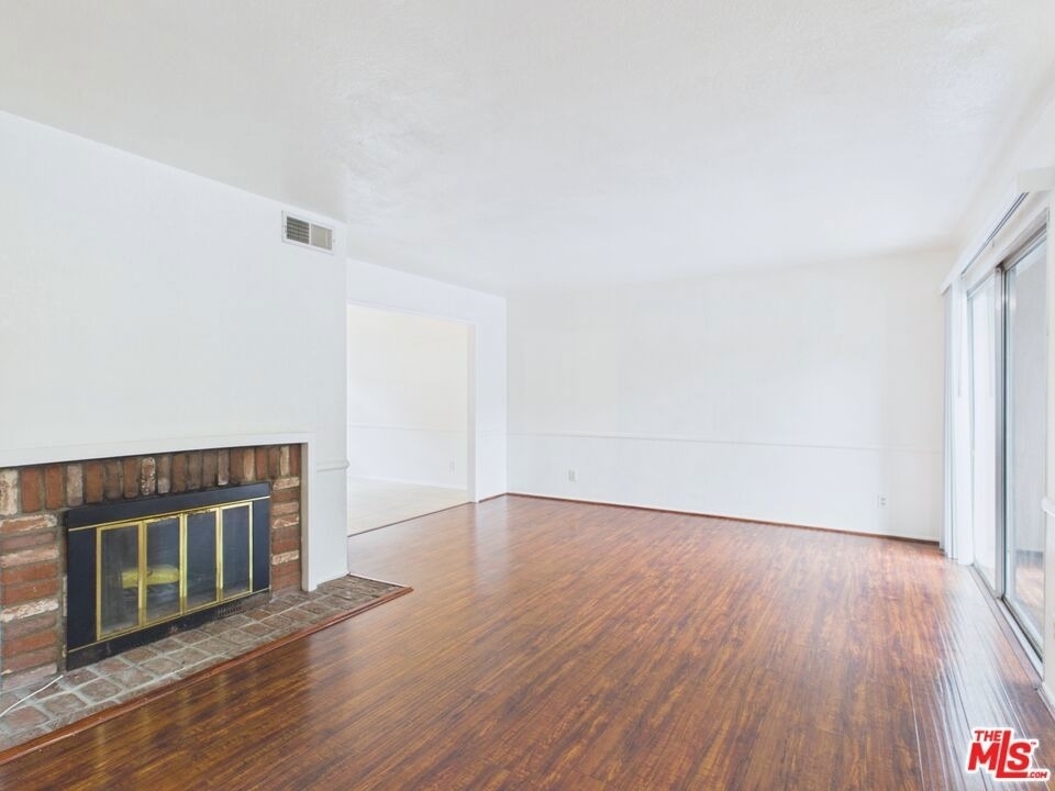 1937 Glenoaks Boulevard - Photo 1