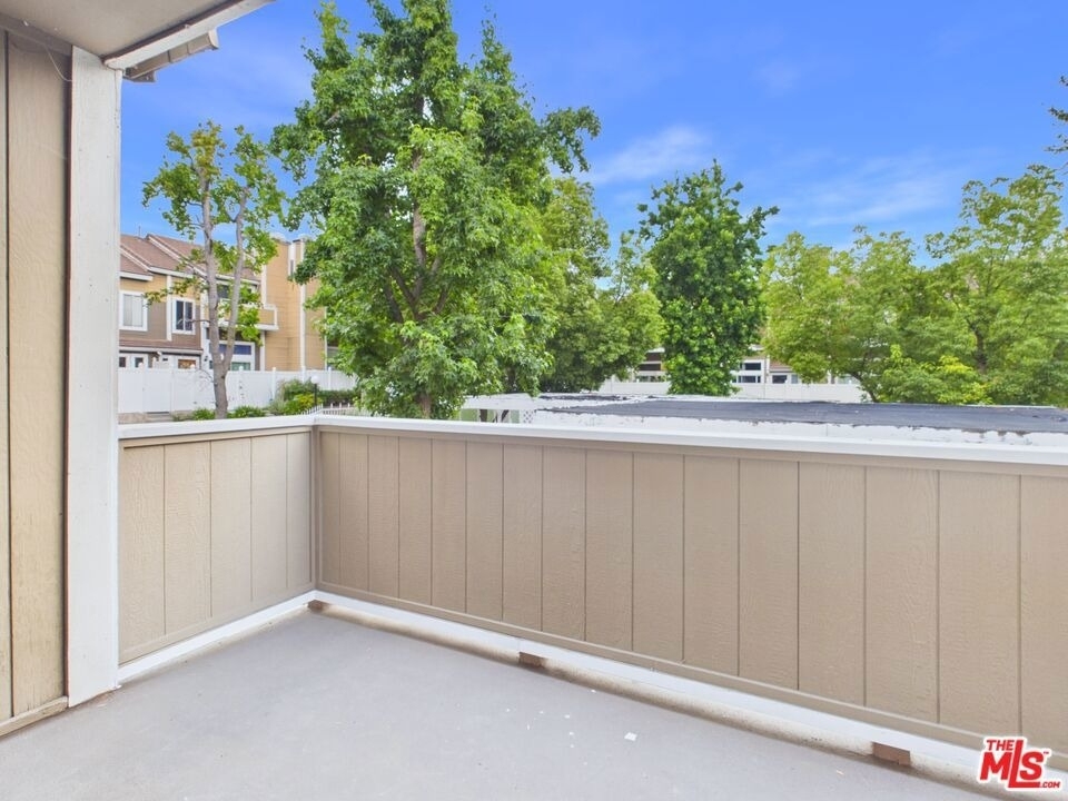 1937 Glenoaks Boulevard - Photo 13