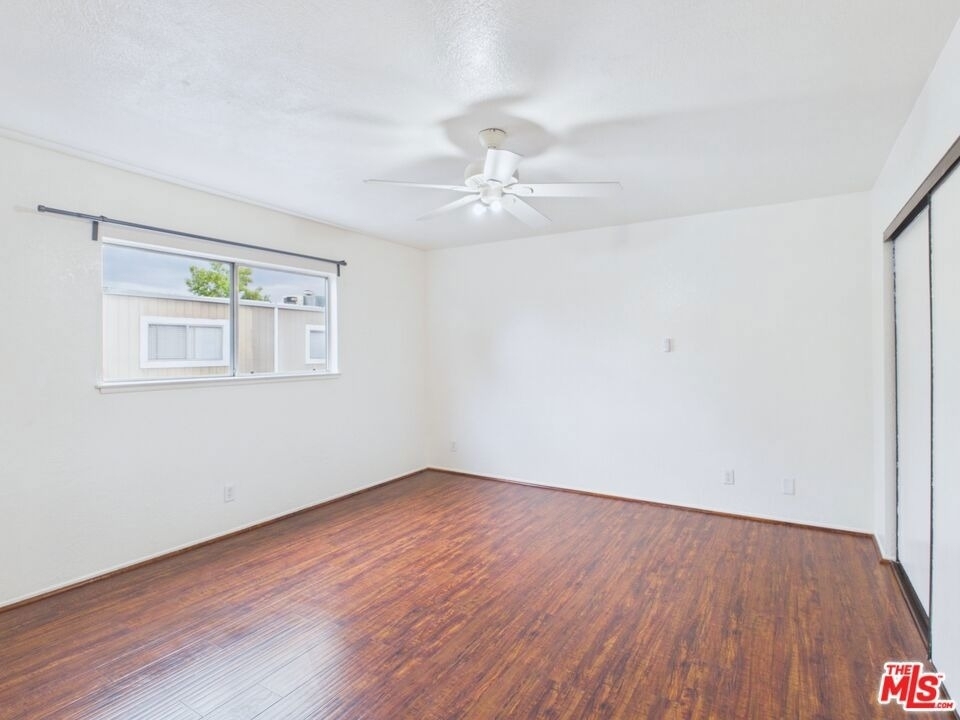 1937 Glenoaks Boulevard - Photo 7