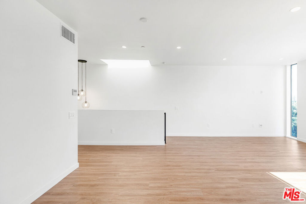 747 Lillian Way - Photo 5