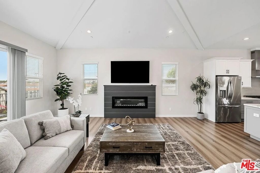 2423 Curtis Avenue - Photo 3