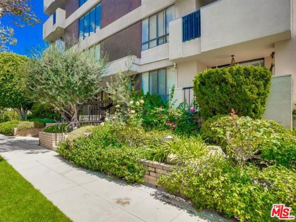 150 N Almont Drive - Photo 17
