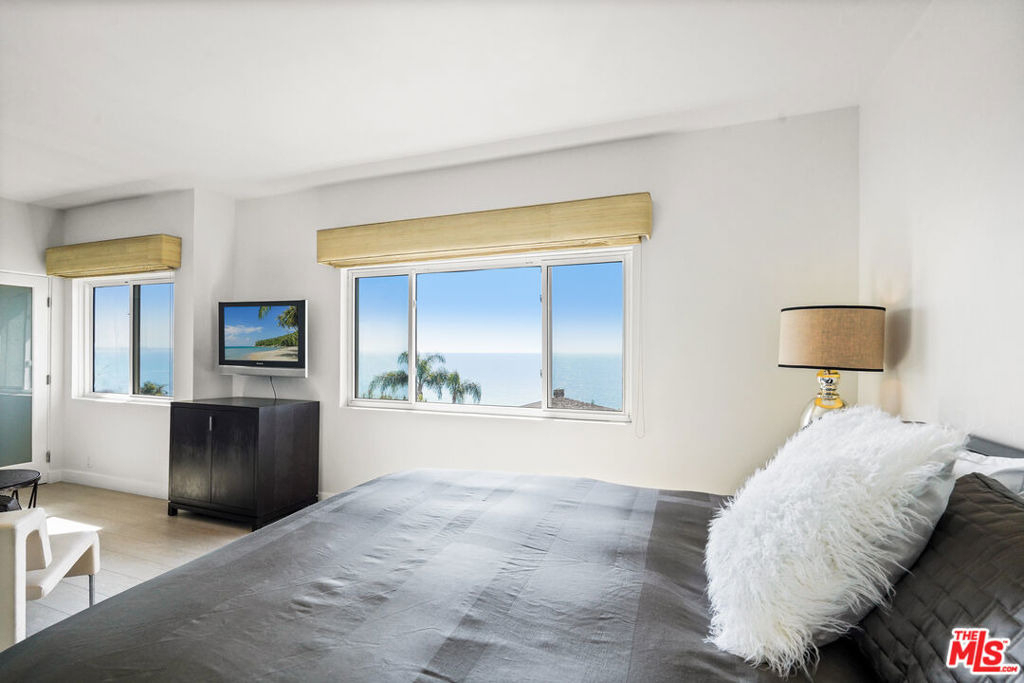 18101 Coastline Drive - Photo 14