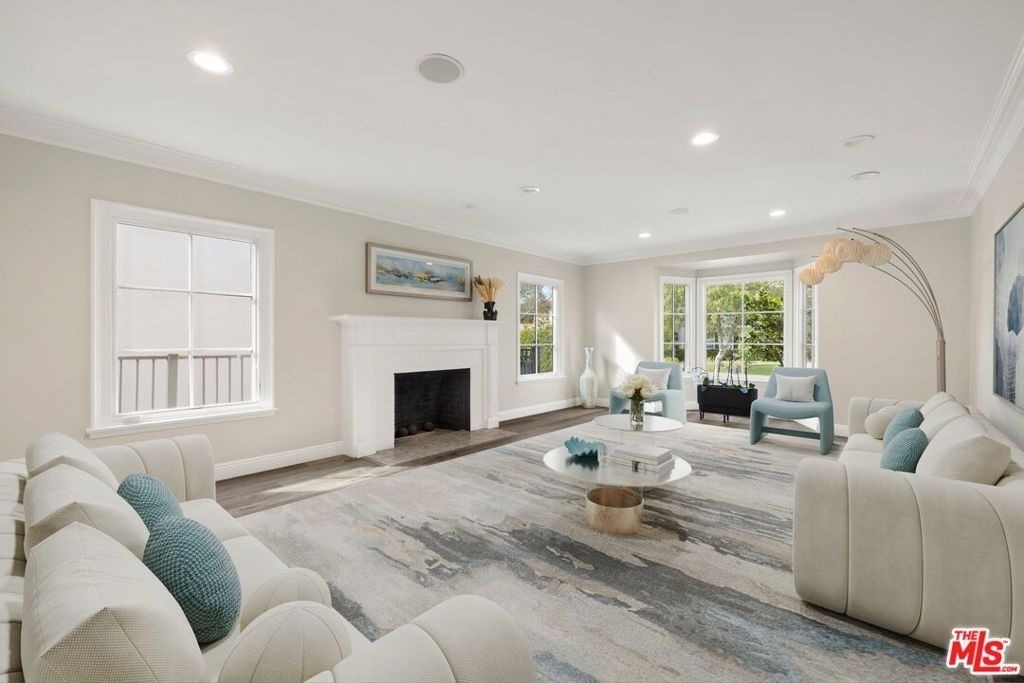 735 Thayer Avenue - Photo 2