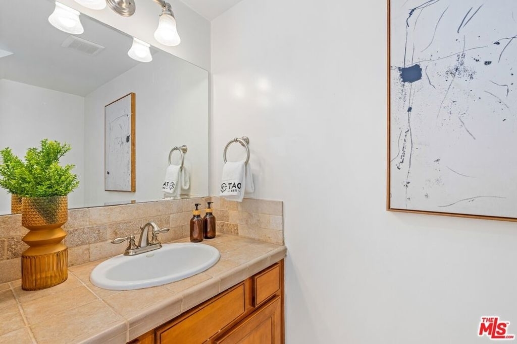 1716 Brockton Avenue - Photo 20