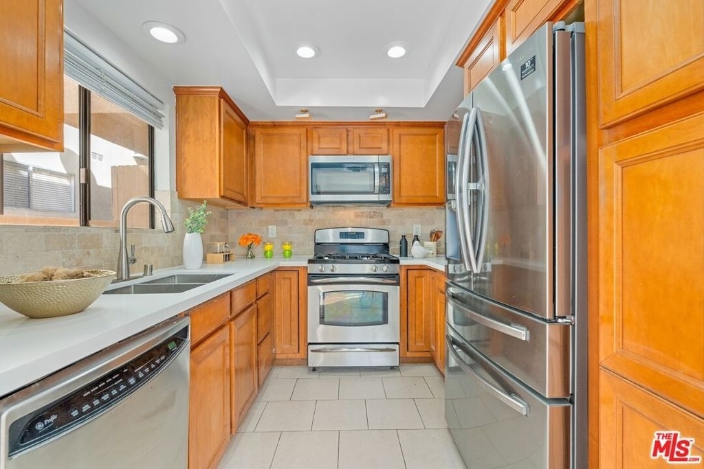 1716 Brockton Avenue - Photo 8