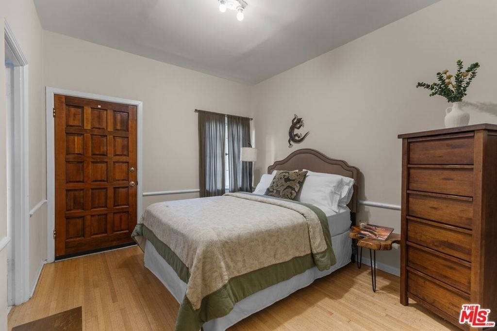 2856 Glendower Avenue - Photo 16